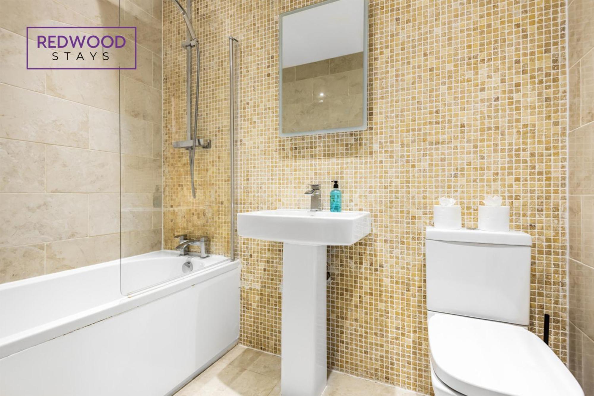 1 Bed 1 Bath Town Center Apartments For Corporates & Contractors, Wifi, Netflix And Parking On Selected Units By Redwood Stays オールダーショット エクステリア 写真