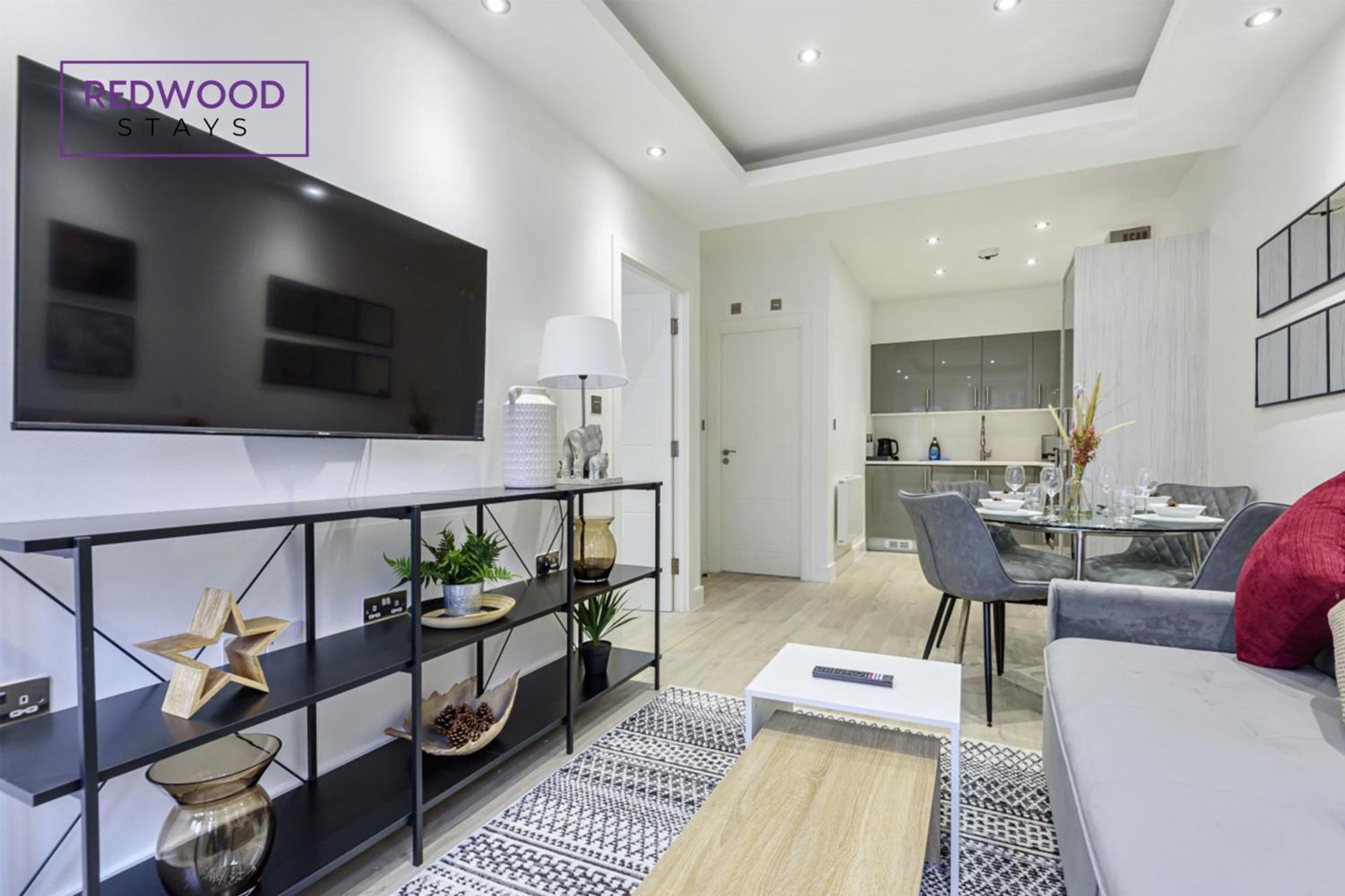 1 Bed 1 Bath Town Center Apartments For Corporates & Contractors, Wifi, Netflix And Parking On Selected Units By Redwood Stays オールダーショット エクステリア 写真