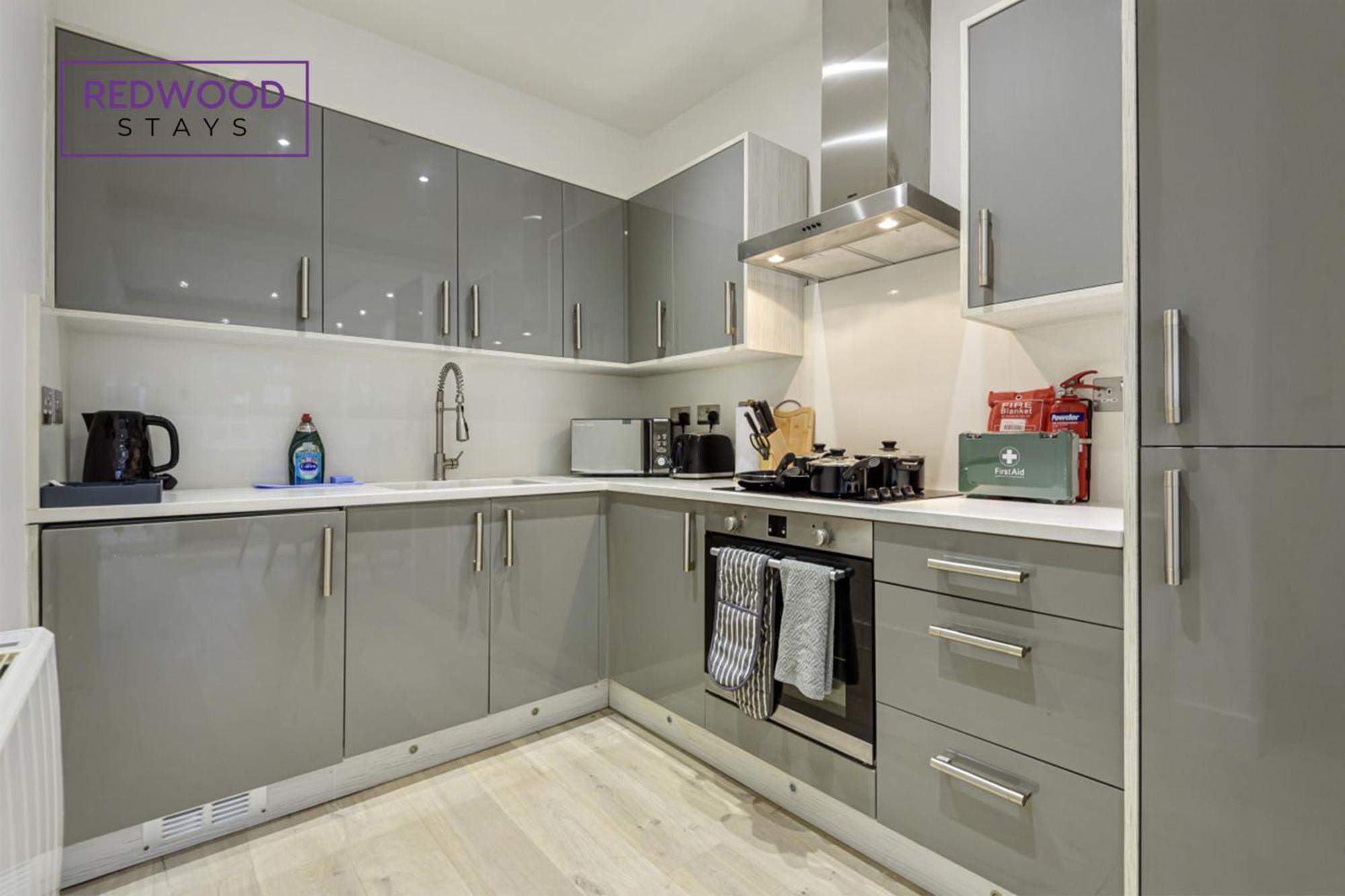1 Bed 1 Bath Town Center Apartments For Corporates & Contractors, Wifi, Netflix And Parking On Selected Units By Redwood Stays オールダーショット エクステリア 写真