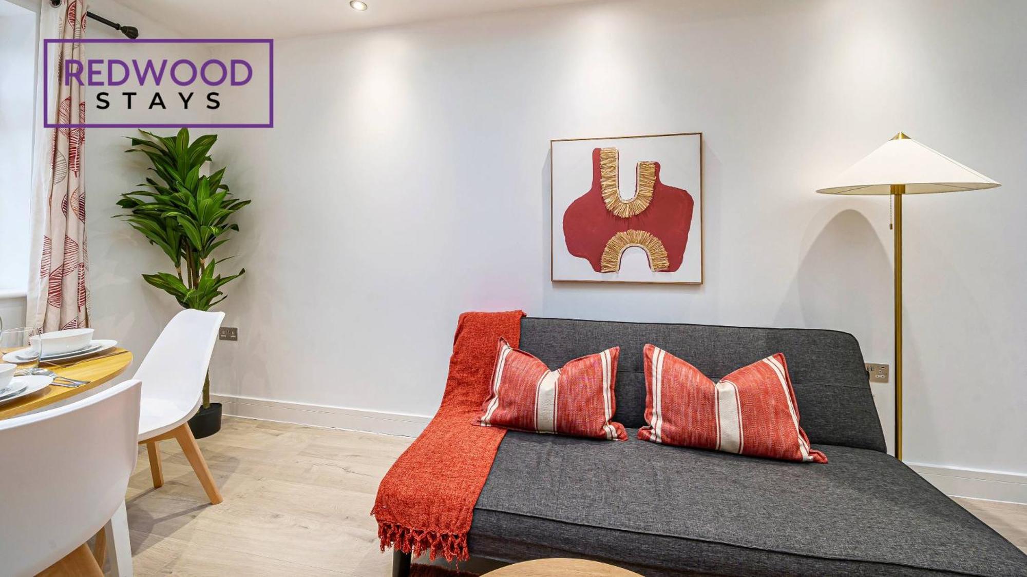 1 Bed 1 Bath Town Center Apartments For Corporates & Contractors, Wifi, Netflix And Parking On Selected Units By Redwood Stays オールダーショット エクステリア 写真