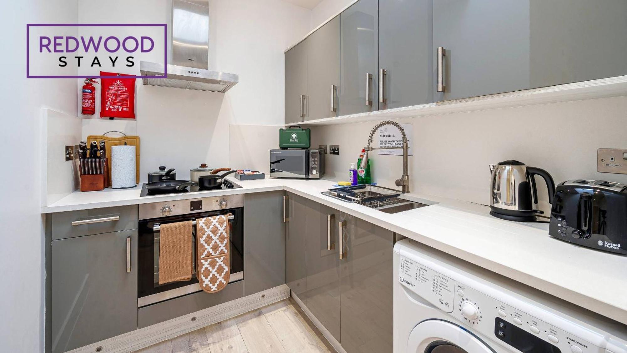1 Bed 1 Bath Town Center Apartments For Corporates & Contractors, Wifi, Netflix And Parking On Selected Units By Redwood Stays オールダーショット エクステリア 写真