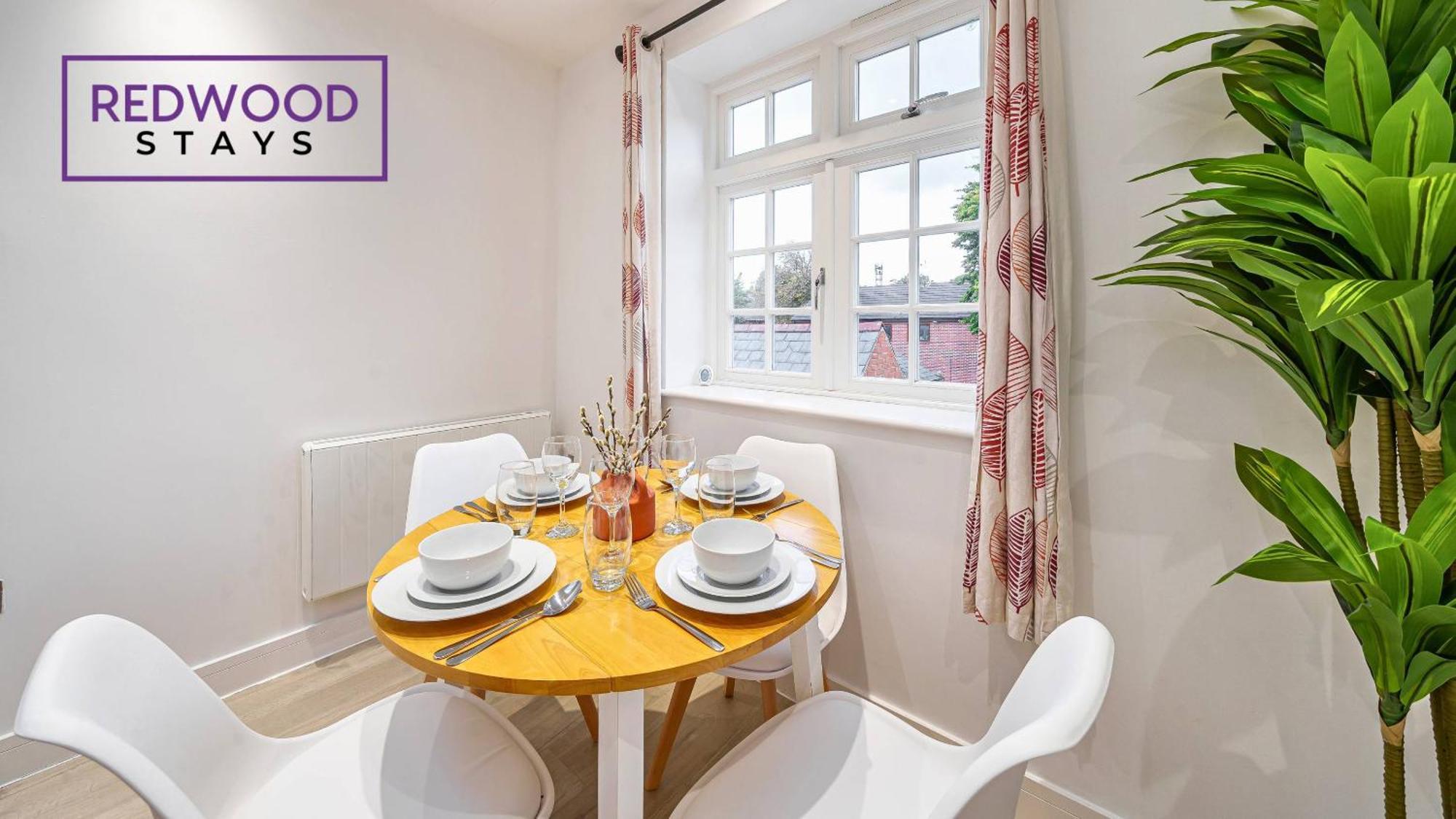 1 Bed 1 Bath Town Center Apartments For Corporates & Contractors, Wifi, Netflix And Parking On Selected Units By Redwood Stays オールダーショット エクステリア 写真