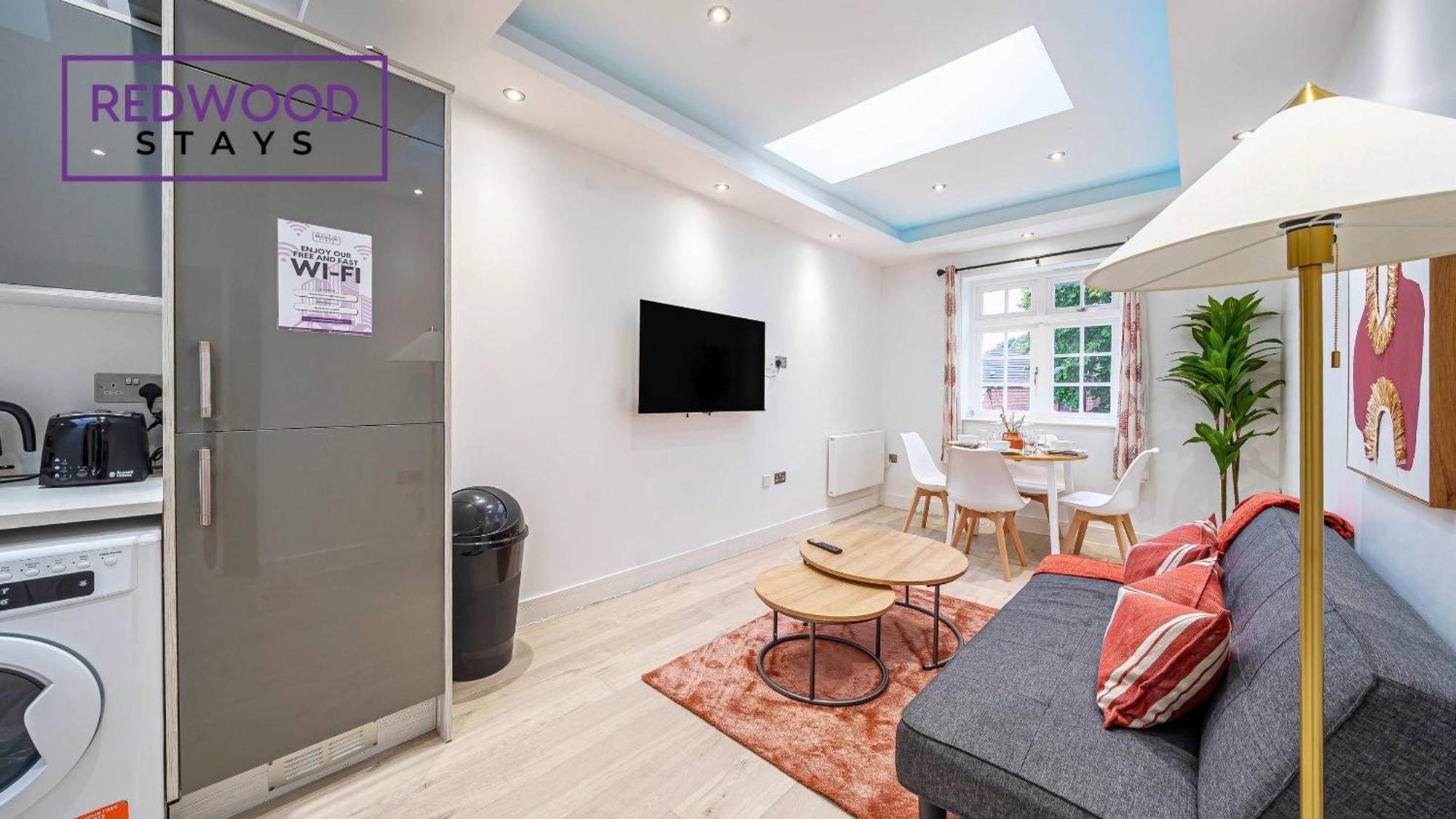 1 Bed 1 Bath Town Center Apartments For Corporates & Contractors, Wifi, Netflix And Parking On Selected Units By Redwood Stays オールダーショット エクステリア 写真