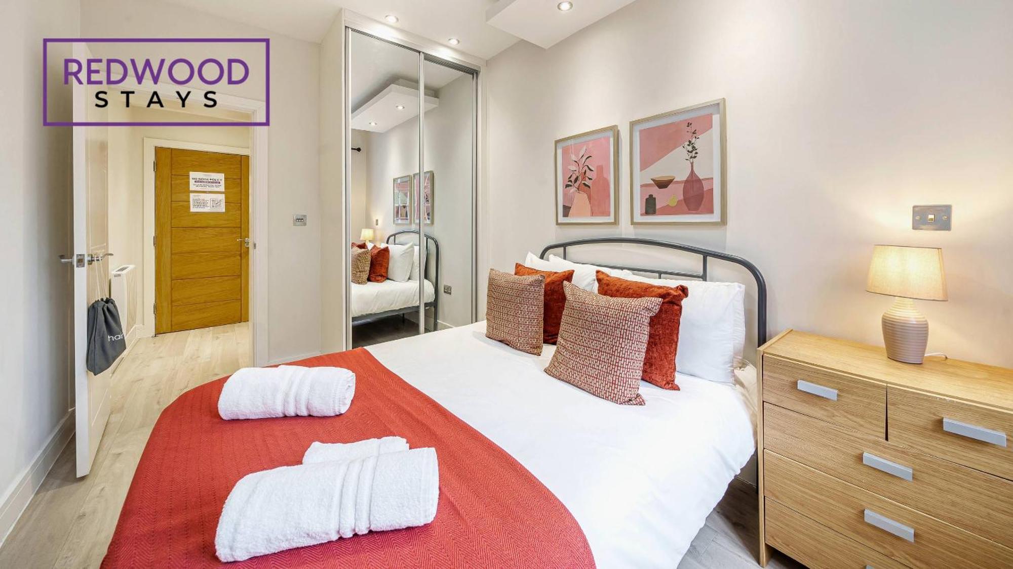 1 Bed 1 Bath Town Center Apartments For Corporates & Contractors, Wifi, Netflix And Parking On Selected Units By Redwood Stays オールダーショット エクステリア 写真